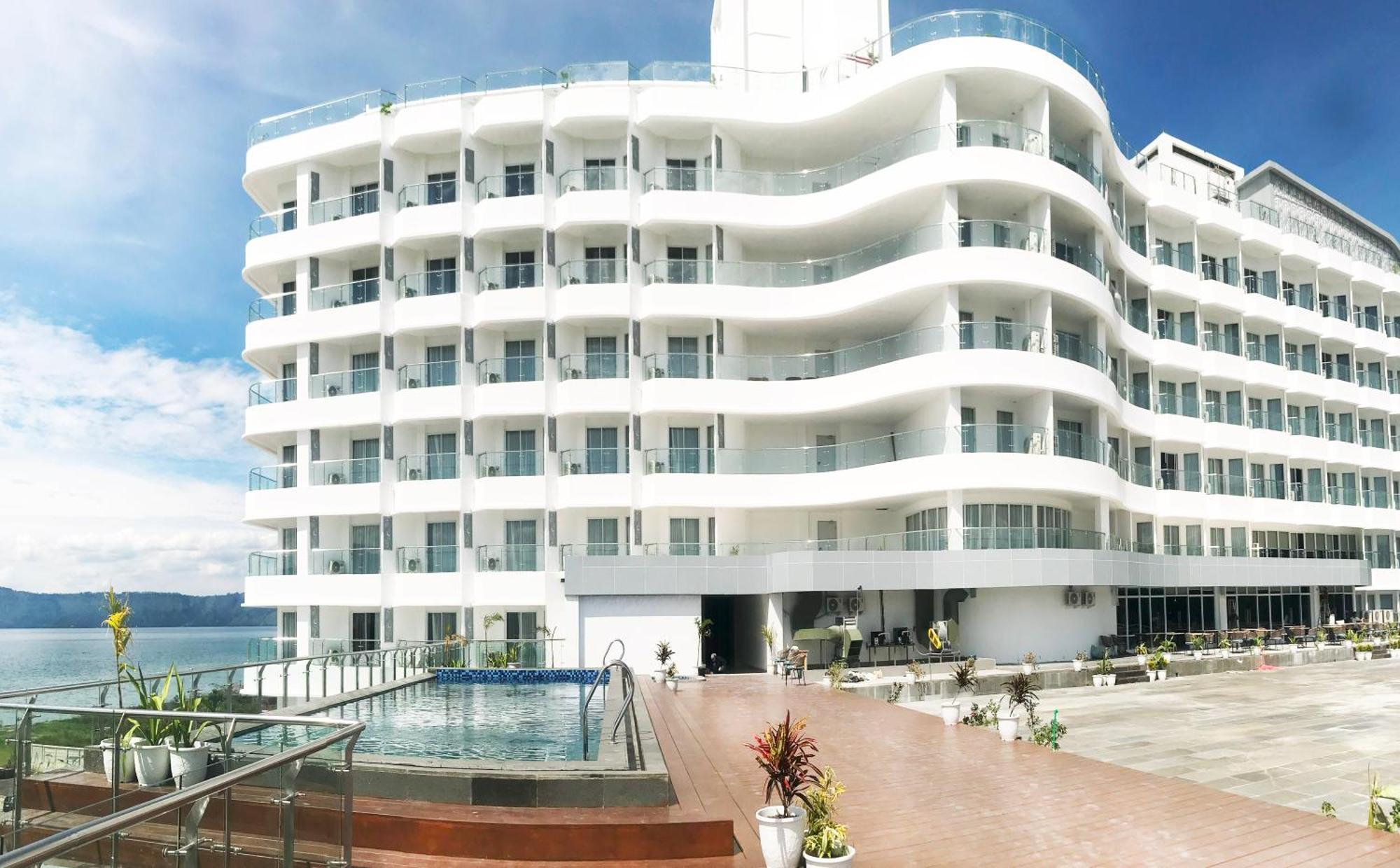 Labersa Hotel & Convention Center Samosir Sinapuran Екстериор снимка