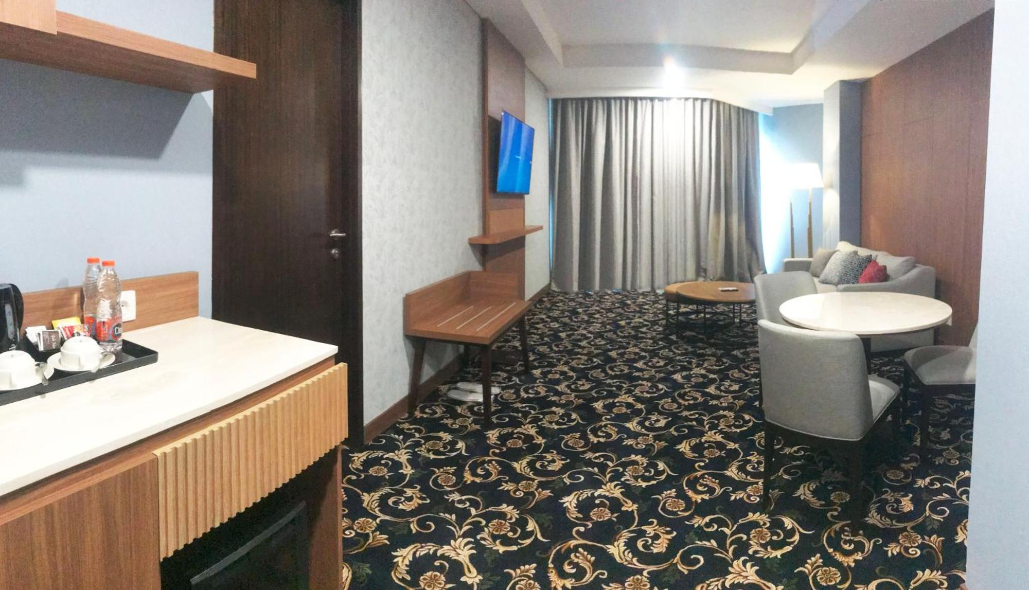 Labersa Hotel & Convention Center Samosir Sinapuran Екстериор снимка