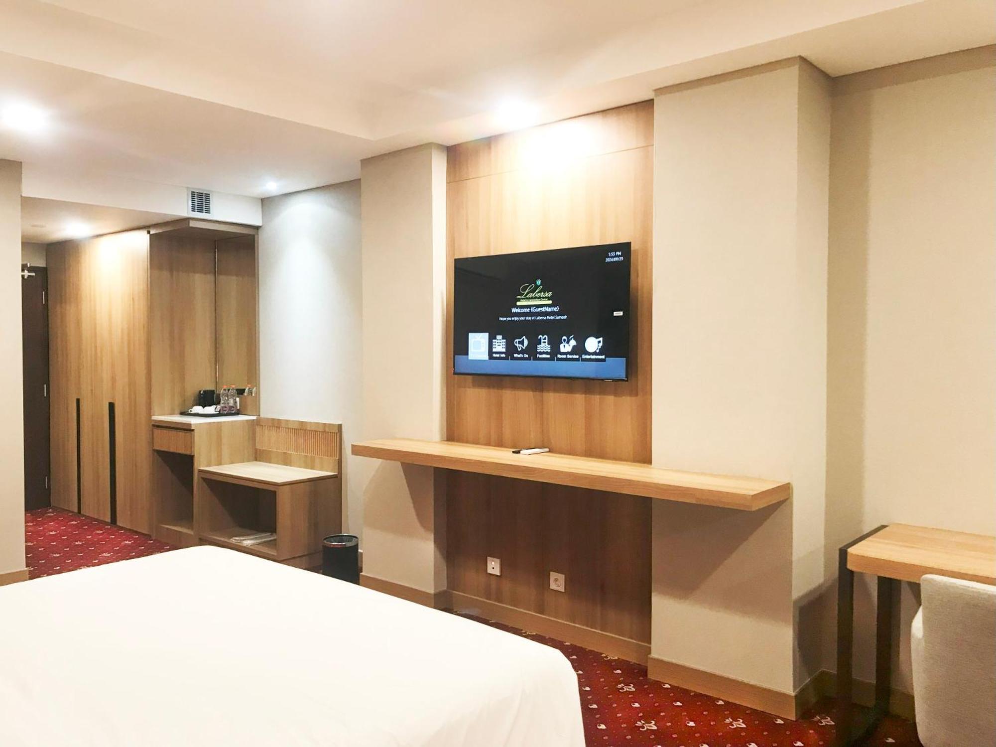 Labersa Hotel & Convention Center Samosir Sinapuran Екстериор снимка