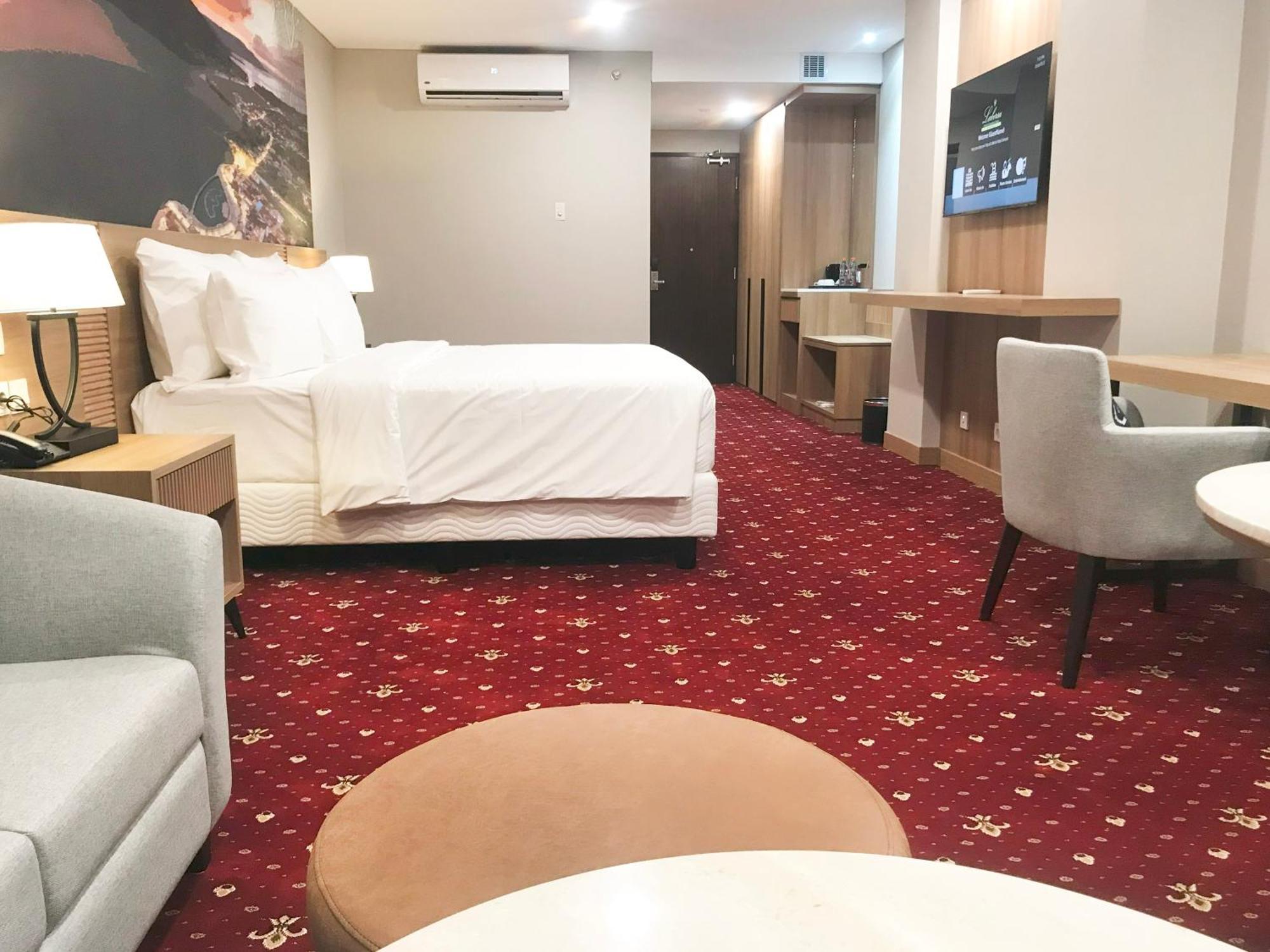 Labersa Hotel & Convention Center Samosir Sinapuran Екстериор снимка