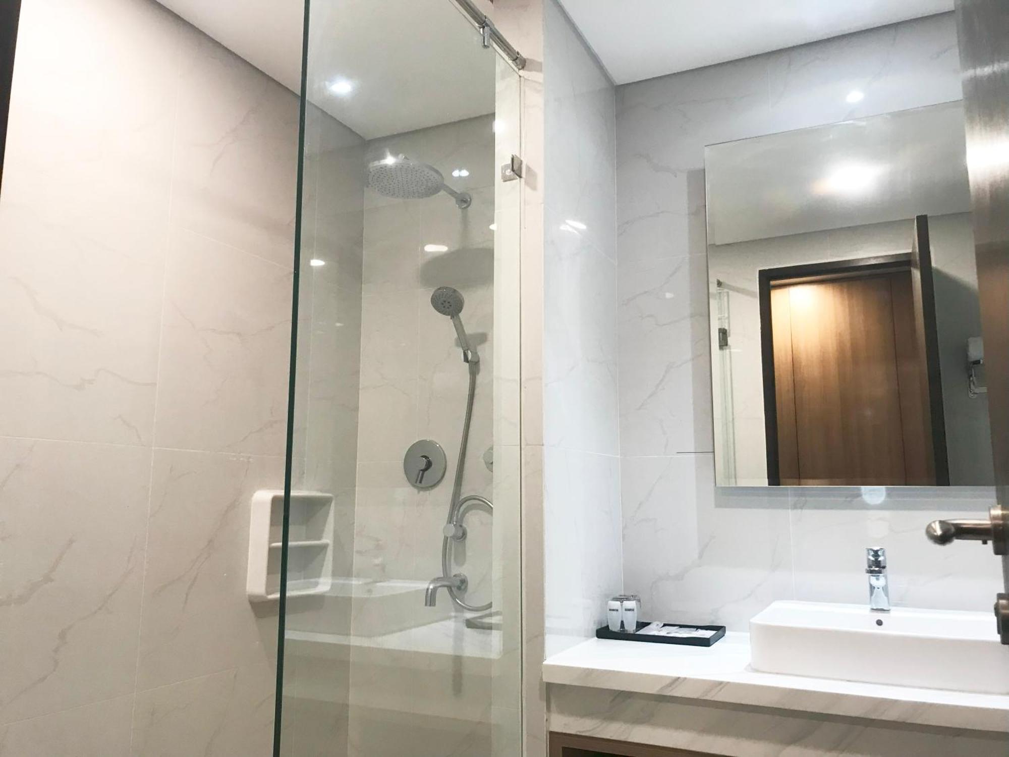 Labersa Hotel & Convention Center Samosir Sinapuran Екстериор снимка