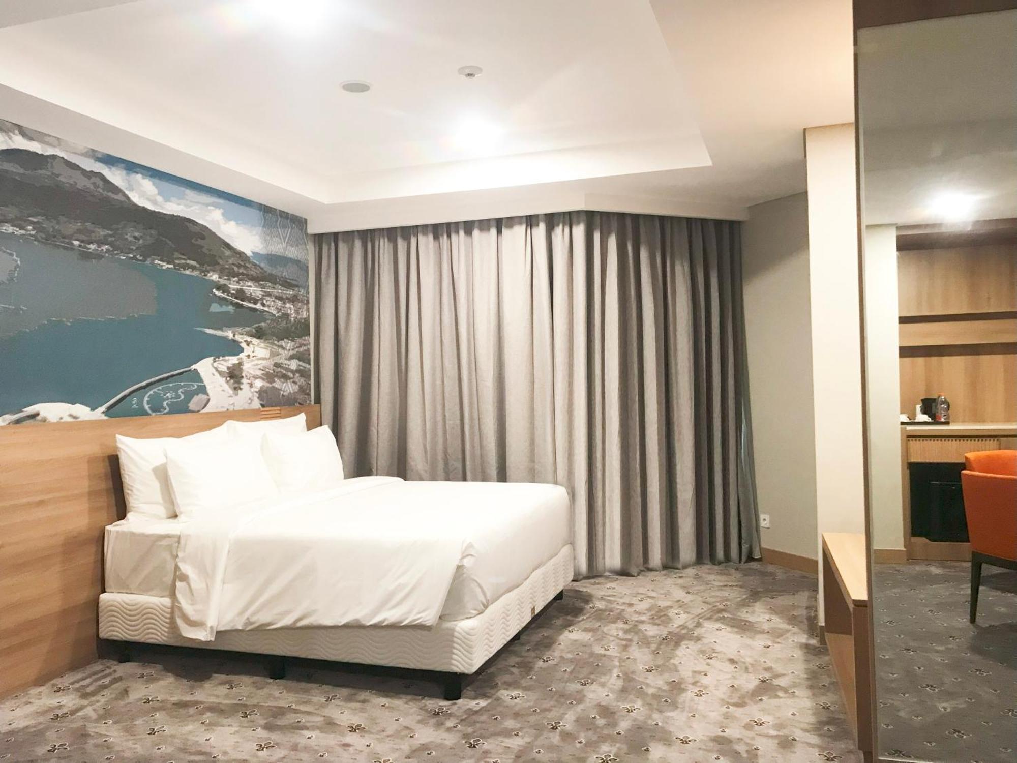 Labersa Hotel & Convention Center Samosir Sinapuran Екстериор снимка