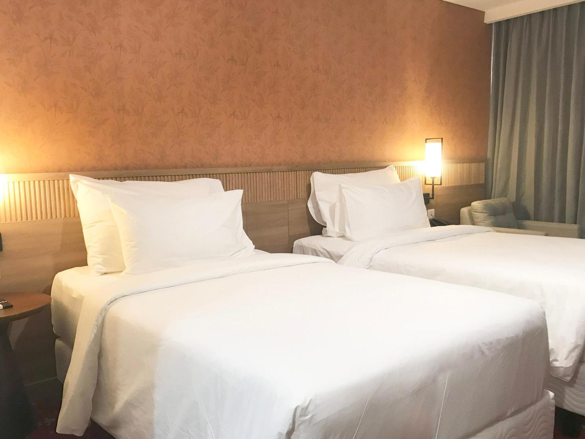 Labersa Hotel & Convention Center Samosir Sinapuran Екстериор снимка