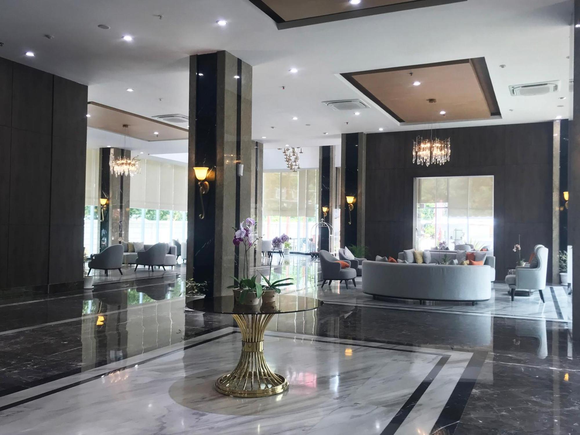 Labersa Hotel & Convention Center Samosir Sinapuran Екстериор снимка