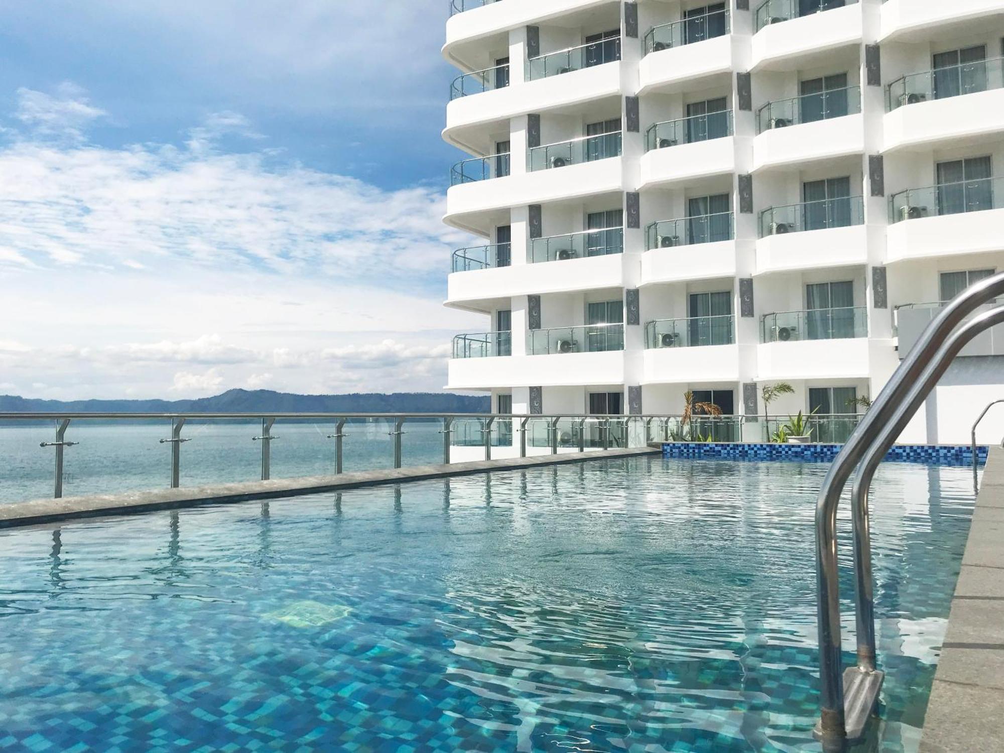 Labersa Hotel & Convention Center Samosir Sinapuran Екстериор снимка